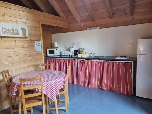 Huuraccommodatie(s) - Chalet Colchique 40 - image n°5 - CAMPING LA COMBE D'OYANS