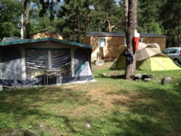 Kampeerplaats(en) - Standplaats Pakketprijs Wandelaar Per Voet Of Per Fiets Met Tent - Camping Le Reclus