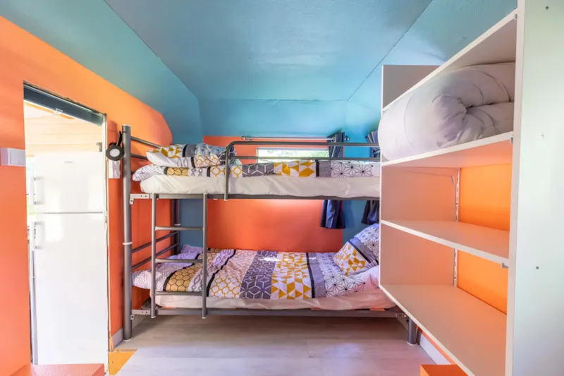 Caravane Avec Auvent En Bois Sans Sanitaires