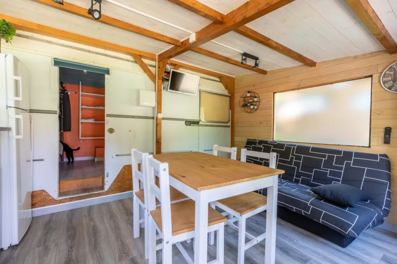 Caravane Avec Auvent En Bois Sans Sanitaires