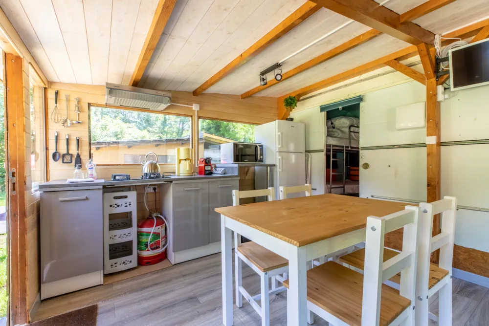 Location - Caravane Avec Auvent En Bois Sans Sanitaires - Camping de la Haute Sioule