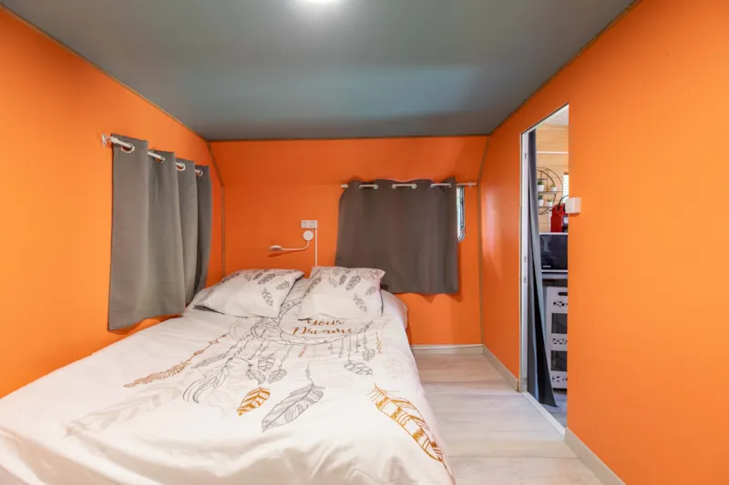 Caravane Avec Auvent En Bois Sans Sanitaires