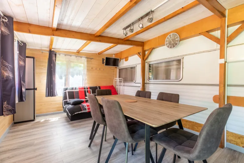 Caravane Avec Auvent En Bois Sans Sanitaires