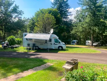 Stellplatz - Wohnmobilstellplatz - Domaine du Lac