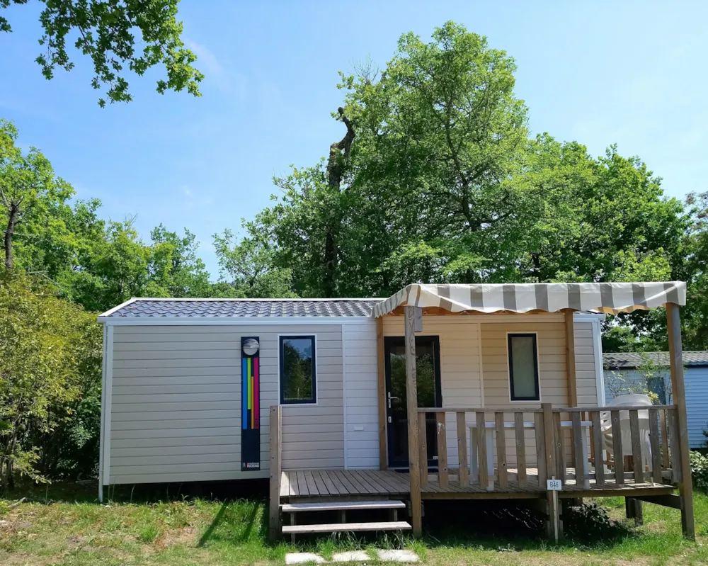 Mobil-home Confort 26m² - 2 chambres + TV + terrasse en bois semi couverte