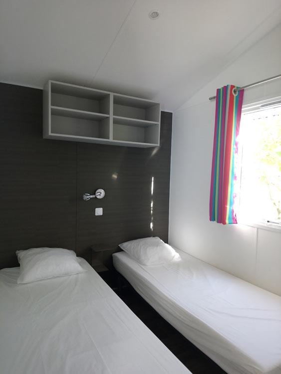 Mobil-Home Confort 26M² - 2 Chambres + Tv + Terrasse En Bois Semi Couverte