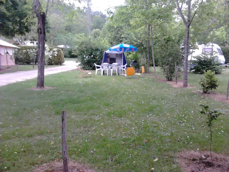 Emplacement Équipé Cabanon -