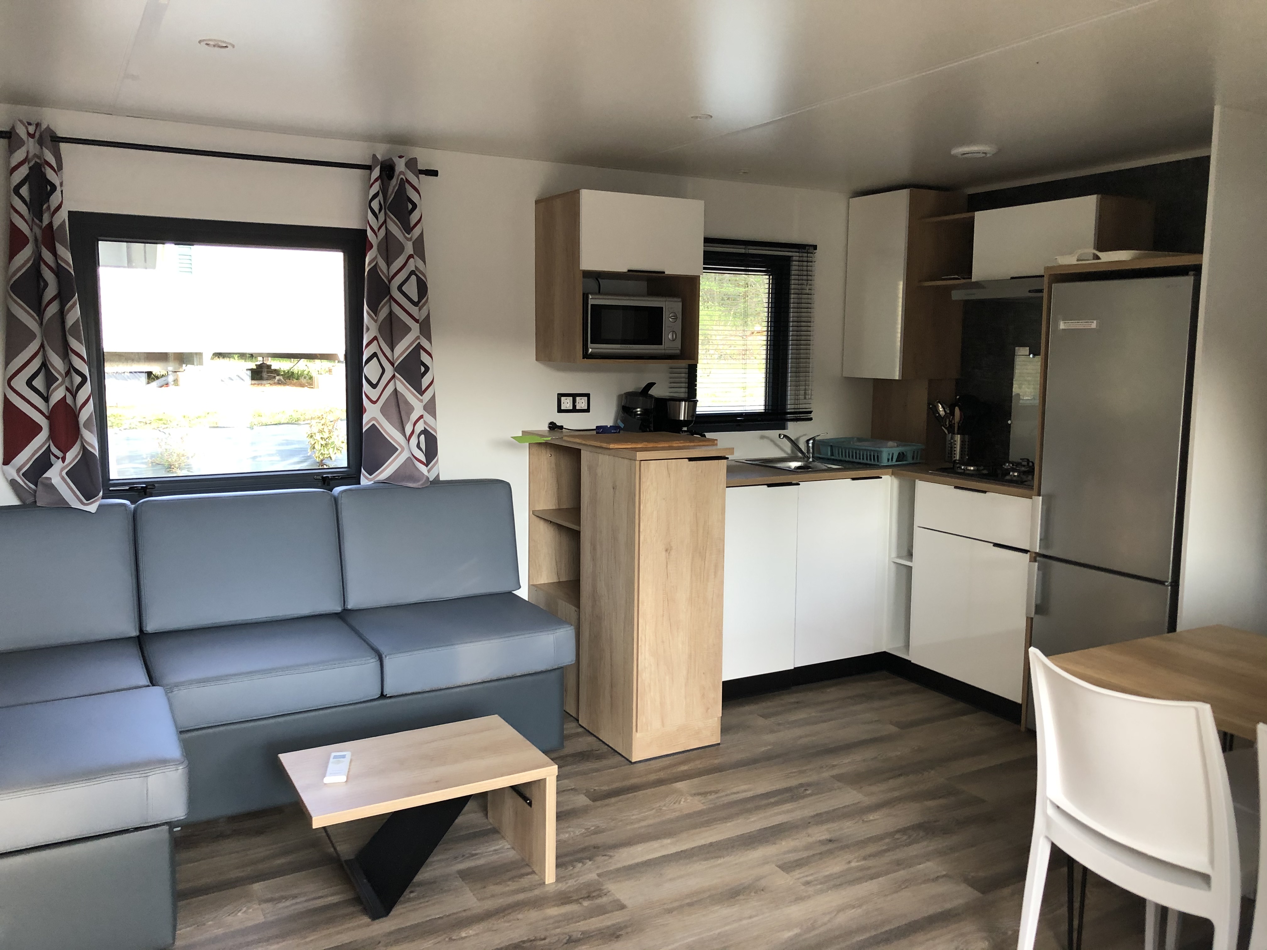 Accommodation - Mobil Home Privilège 2 Bedrooms - - Camping La Castillonderie