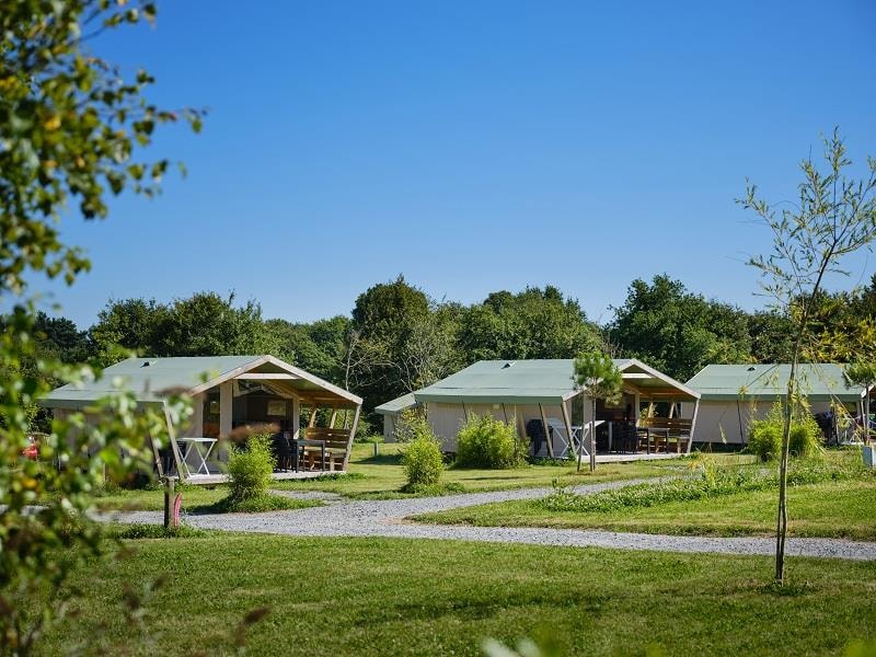 Tenda Safari Confort +30m² (con sanitari) + 30m² (2 camere) con terrazza coperta.