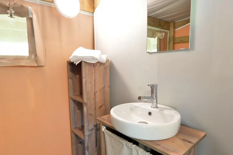 Tente Safari Confort 30 M² (2 Chambres - 1 Sdb) Dont Terrasse Couverte 8 M²