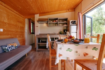 Cottage on piles PREMIUM (2 bedrooms - 1 bathroom) + sheltered terrace