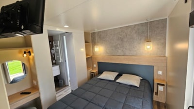 ELEGANCE 40m² (3 bedrooms - 2 bathrooms - air conditioner) semi-covered terrace 27m² New in 2024