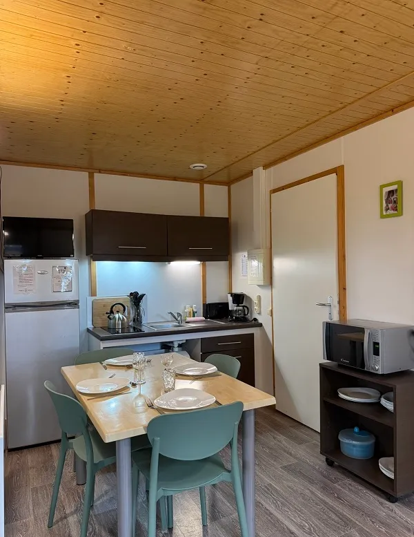 Chalet Confort Premium 35 M² (2 Chambres) + Terrasse Couverte - Adapté Pour Les Personnes À Mobilité Réduite