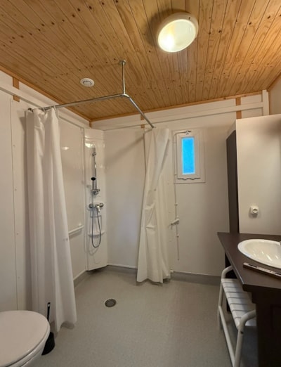 Chalet confort PREMIUM 35 m² (2 Bedrooms) + sheltered terrace - adapted to the people with reduced mobility