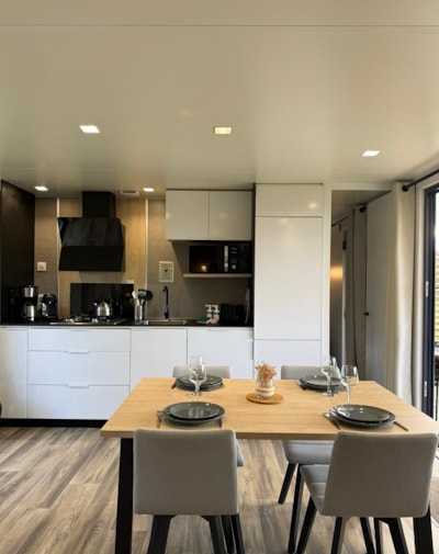ELEGANCE 40m² (2 bedrooms - 2 bathrooms - air conditioner) semi-covered terrace 27m² New in 2024