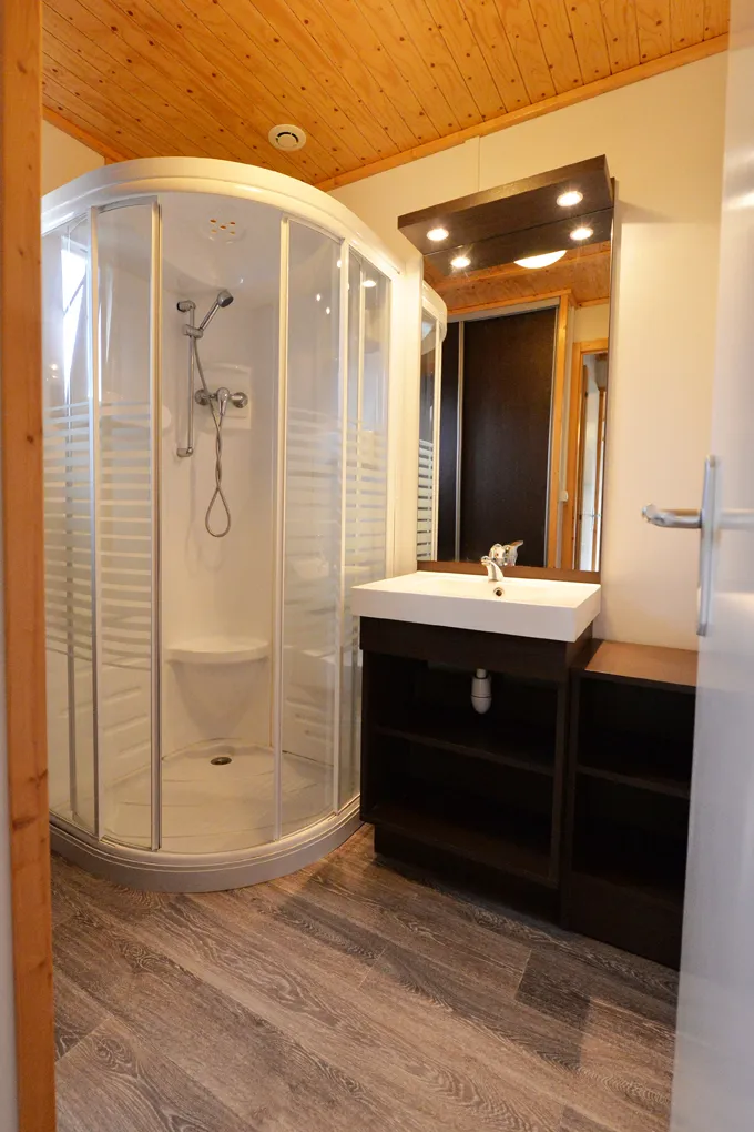 Chalet Confort Premium 33 M² (2 Chambres - 1 Sdb) + Terrasse Couverte