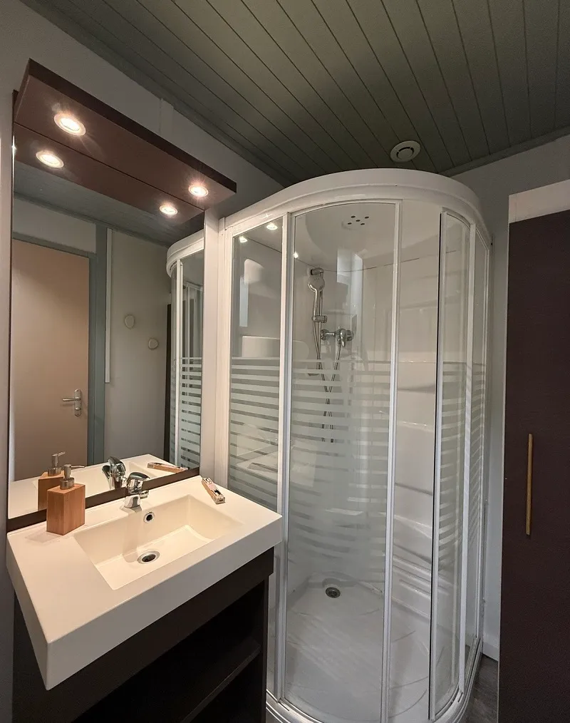 Chalet Confort Premium 35 M² (2 Chambres - 2 Sdb) + Terrasse Couverte