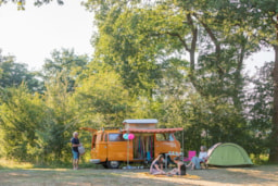 Kampeerplaats(en) - Standplaats : Tent + Elektriciteit (Geen Toegang Voor Auto's) - Village Huttopia Dieulefit