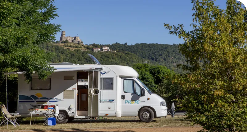 Forfait Camping (Emplacement, 2 Personnes, 1 Véhicule)