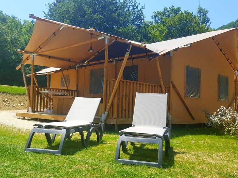 Huuraccommodatie - Tent Ciela Nature Lodge 2 Slaapkamers - Keuken - Badkamer - Camping Les Bois du Chatelas
