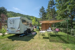 Kampeerplaats(en) - Pakket Prestige Staanplaats 130M² Met Eigen Toilet - Camping Les Bois du Chatelas