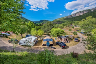 Campingpitch including 2 people, electricity and car
