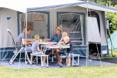 Pitch (1 car and side tent included) — 1