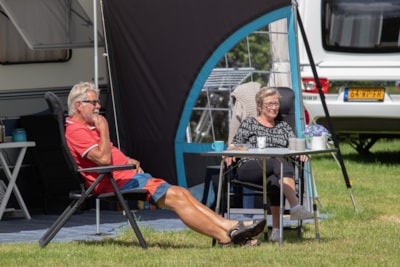Pitch (1 car and side tent included) — 4