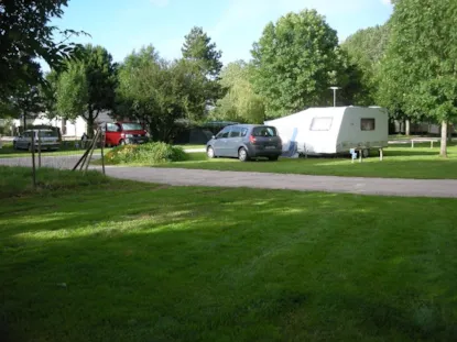 Piazzola Confort (Tenda, Roulotte, Camper / 1 Auto / Elettricità 10A)