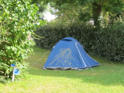 Kampeerplaats(en) - Wandelaar Pakket + 1 Tent, 1 Persoon Te Voet Of Per Fiets, Zonder Elektriciteit - Flower Camping Le Haut Dick