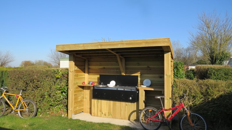 Privilege Formule (1 tent, caravan + 1 auto of camper / elektriciteit 10A) + Wateraansluiting en afvoer