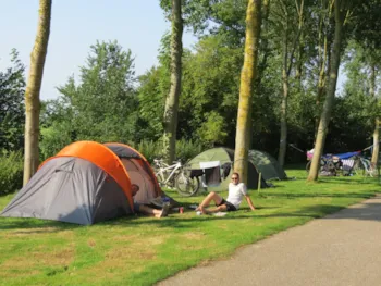 Stellplatz - Pauschale Wanderer + 1 Zelt, 2 Person Zu Fuß Oder Mit Dem Fahrrad Ohne Strom - Flower Camping Le Haut Dick