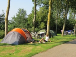 Kampeerplaats(en) - Wandelaar Pakket + 1 Tent, 2 Persoon Te Voet Of Per Fiets, Zonder Elektriciteit - Flower Camping Le Haut Dick