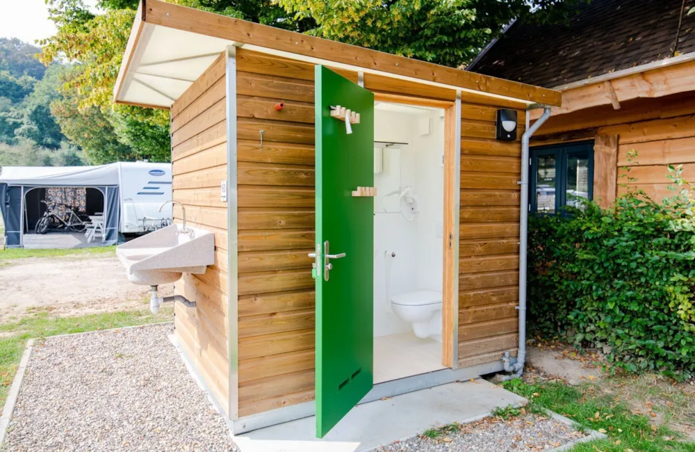 Pitch - Comfort Plus Pitch With Private Facilities - Camping Vinkenhof