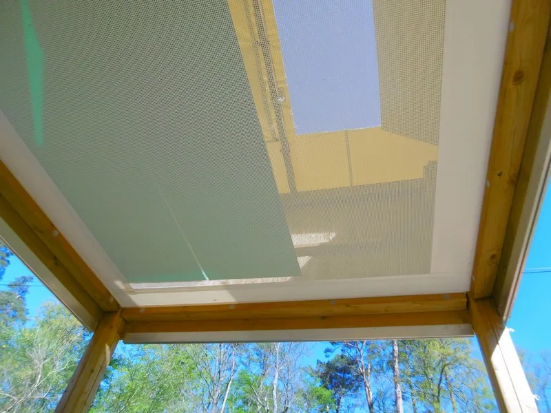 Campétoile : Cabane En Bois Sur Pilotis Avec Couchage D'appoint, Banc Et Table, Sans Électricité