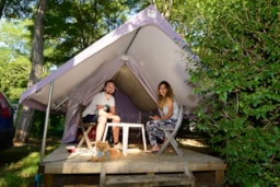 Emplacement - Tente Treck : Emplacement Équipé D’Une Canadienne Toilée 1 Chambre + Terrasse - Flower Camping L'Ile d'Offard