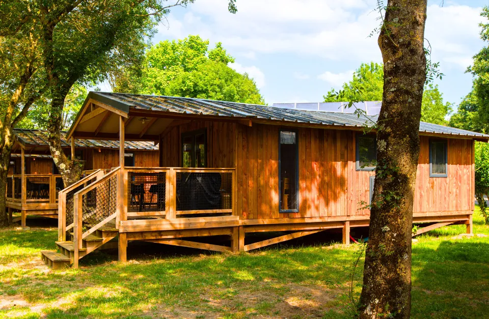 Location - Lodge Premium Vip 45M² 2 Chambres Dont Terrasse De 11M² + Tv + Draps + Serviettes - Flower Camping L'Ile d'Offard