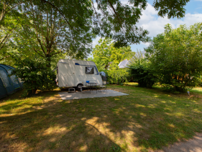Pitch Confort + 1 car + tent, caravan or motor home+ electricity 10A