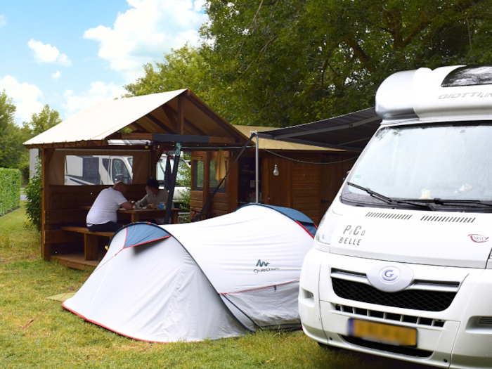 Forfait Premium : Emplacement Équipé D'une Freecamp (Cabane Avec Sanitaires Privatifs Et Cuisine)