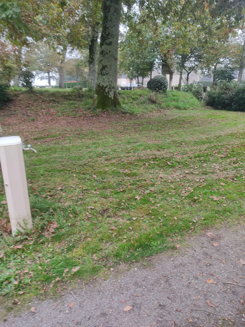 Emplacement + Éléctricité 10A + Eau Pour Caravane Et Camping Car