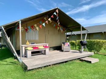 Mietunterkunft - M-Lodge/One Of A Kind Lodge - Familiecamping De Molenhoek