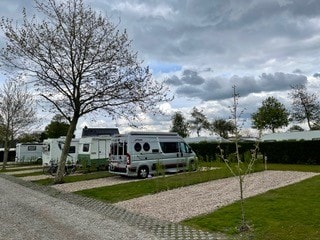 Camper pitch big (8 to 11 meters)