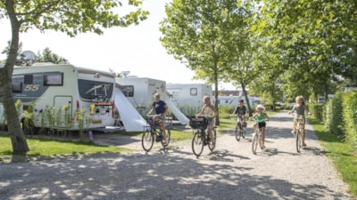 Camper pitch big (8 to 11 meters)