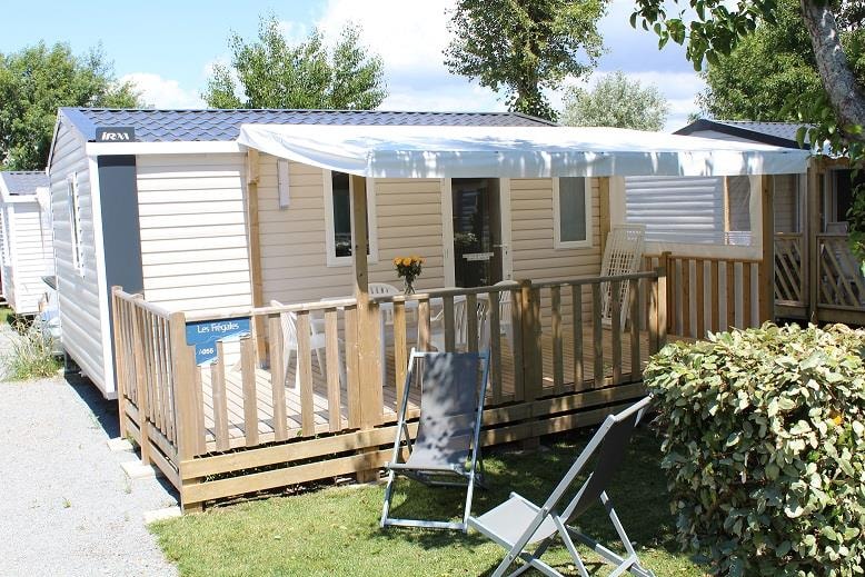 Stacaravan CONFORT 2 kamers 24m² overdekt terras