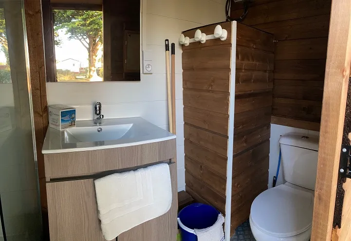 Forfait Premium - Emplacement Équipé D'un Sanitaire Privé Freecamp