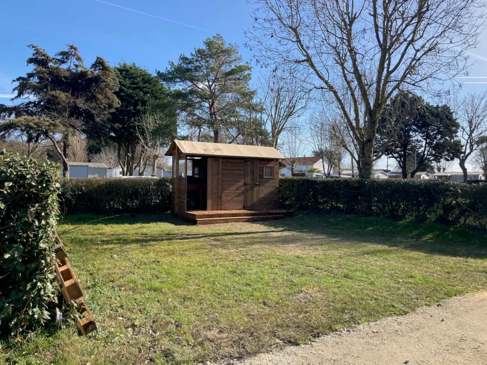 Emplacement - Forfait Premium - Emplacement Équipé D'un Sanitaire Privé Freecamp - Flower Camping La Guichardière