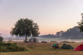 Emplacement - Emplacement Confort - Huttopia De Roos