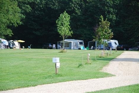 Stellplatz Komfort Plus - 120 / 150m² - PKW auf Stellplatz