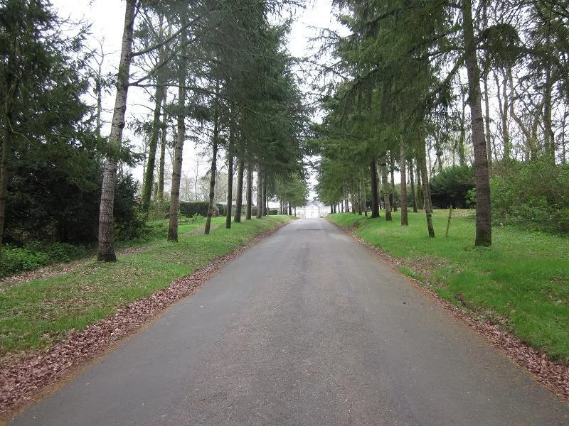 Emplacement - Emplacement Avenue – Situé Aux Abords De L’Entrée Principale Du Camping - Elect. 16A + Eau + Evacuation Wc, Eaux Grises - Castel Camping La Garangeoire