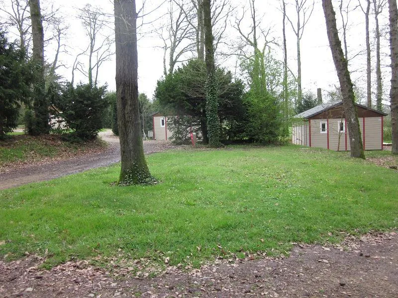 Emplacement Avenue – Situé Aux Abords De L’Entrée Principale Du Camping - Elect. 16A + Eau + Evacuation Wc, Eaux Grises